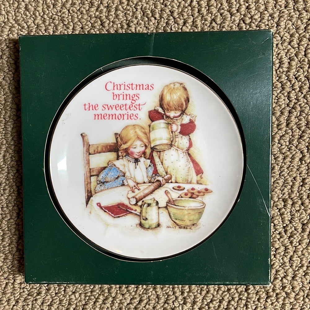 Holly Hobbie sweet memories keepsake plate. New in box.